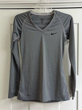 Nike Pro Fitted Long Sleeve Top Women’s Small Heather Gray Athletic Dri-FIT Gym